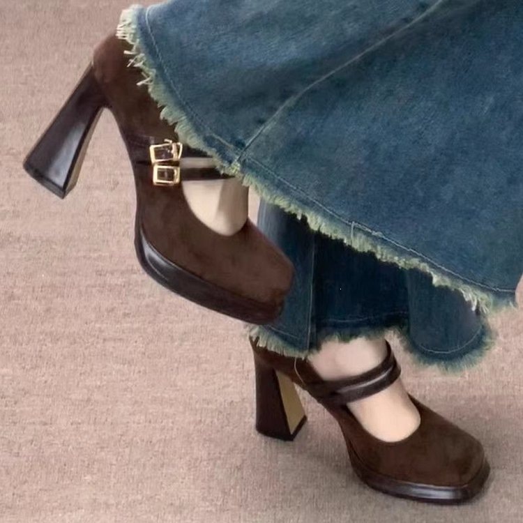 Vintage Fashion Aesthetic - Sapatos Mary Jane Vintage de Salto